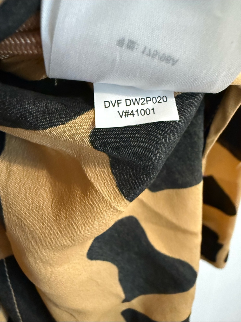 DIANE VON FURSTENBERG Size 10 Eden 
Giraffe Printed Crepe De Chine Wrap Dress - Picture 7 of 7